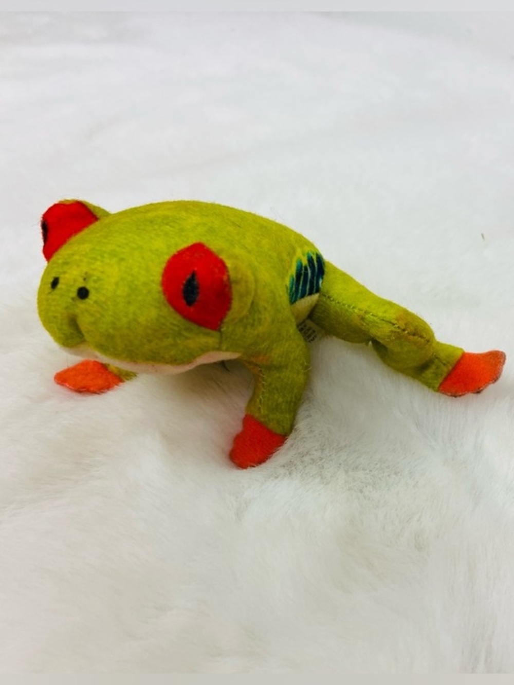 National Geographic mini green red eyed tree frog
